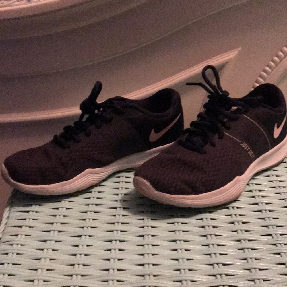 Women’s Nike 5.5 tennis shoes